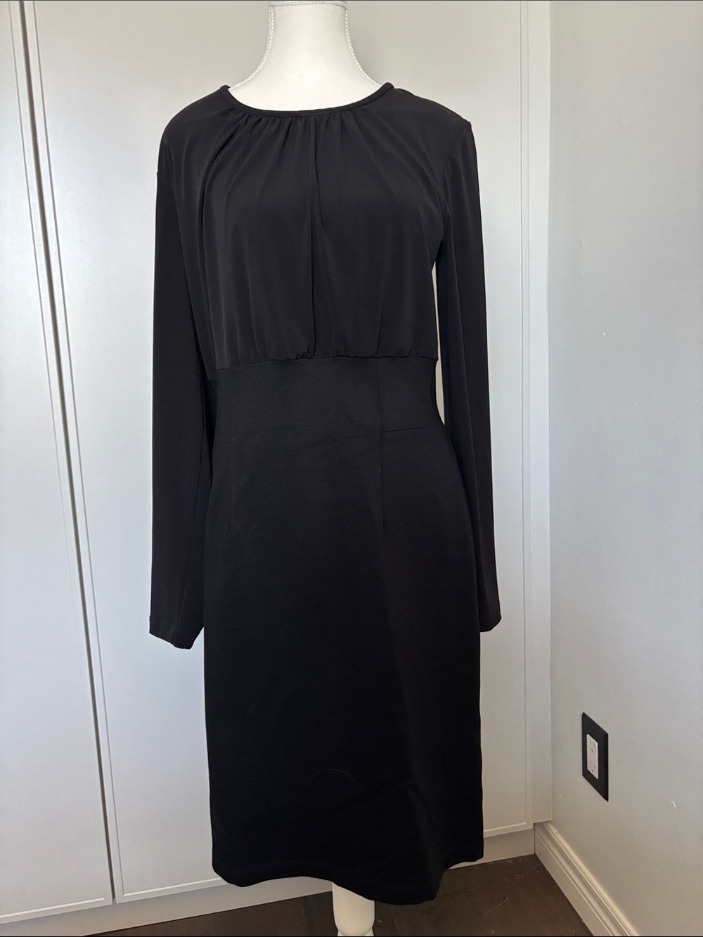 Elegant Black Long-Sleeve Crewneck Dress